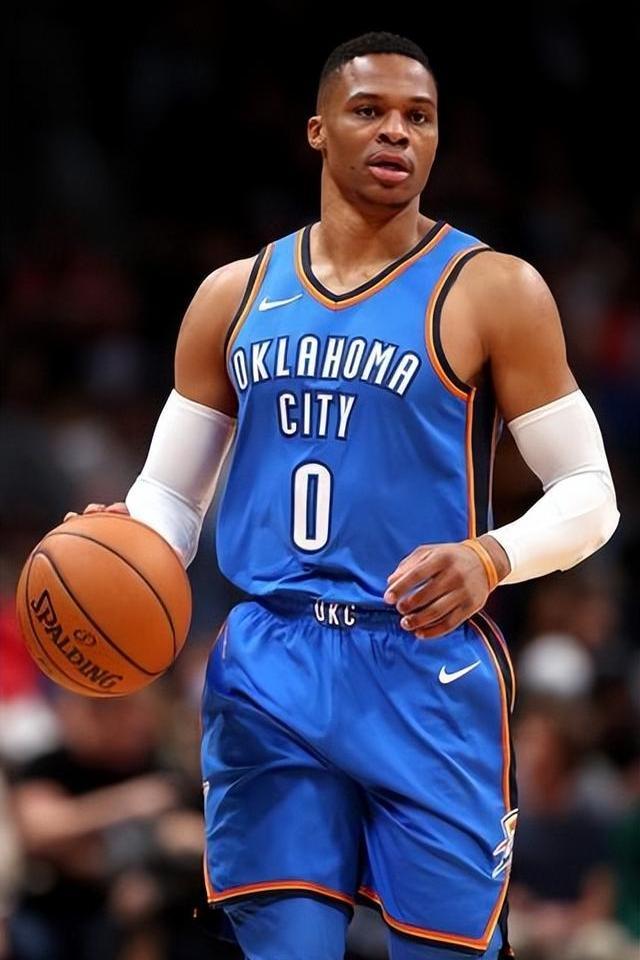 躺着进球，热那亚前锋科隆博在倒地情况下一脚完成破门（倒地卧射破门，热那亚前锋科隆博一脚建功）