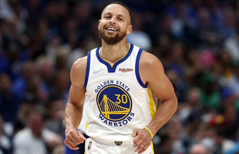 半场： 萨索洛2-1佛罗伦萨，曼德拉戈拉点射，沃尔帕托破门（半场战报：萨索洛暂2-1领先佛罗伦萨，曼德拉戈拉点球命中，沃尔帕托破门）