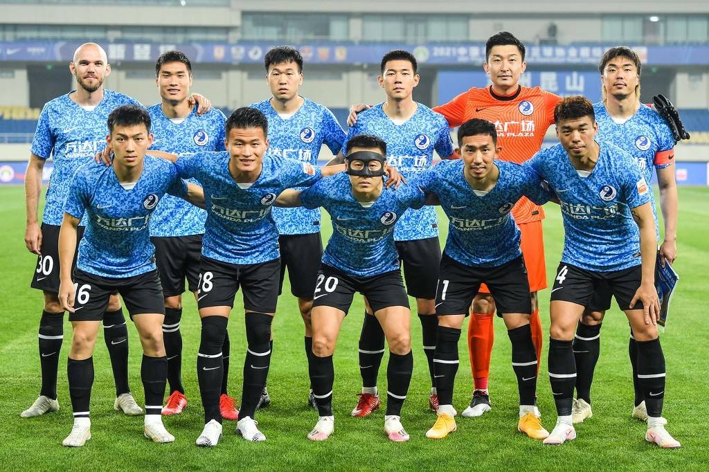 火箭需要交易补强，他们应该如何交易，让阵容更加强大？