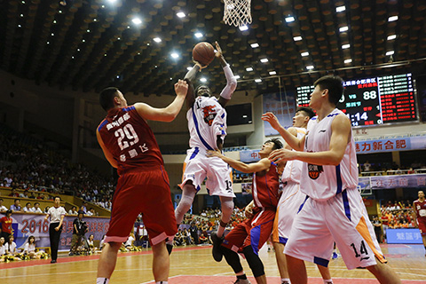 刘若钒本赛季从三镇自由身加盟海港，贡献5球6助攻（刘若钒本赛季以自由身从三镇转投海港，交出5球6助攻）