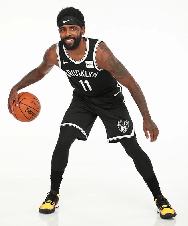 神锋！小蜜蜂前锋蒂亚戈再演梅开二度，联赛13场进11球（火力全开！小蜜蜂射手蒂亚戈再度双响，联赛13战11球）