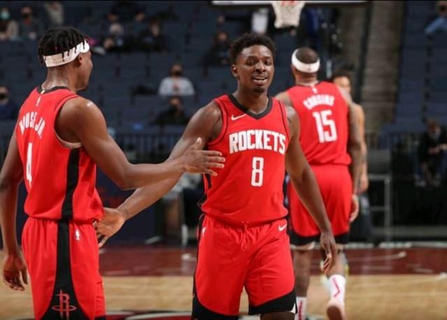 NBA：湖人加时不敌掘金 詹姆斯空砍准三双（湖人加时憾负掘金 詹姆斯准三双难救主）